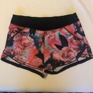 Lululemon running shorts size 4